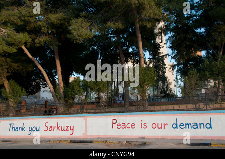 La Libye Septembre 2011. Nalut. Un message peint sur le mur en disant "Merci Sarkuzy La paix est notre demande". Banque D'Images