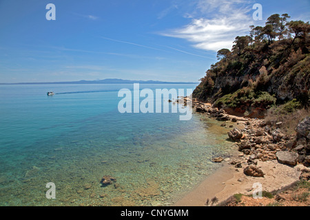 Plage rocheuse près de Nea Fokia, péninsule de Kassandra Halkidiki, Grèce, Macédoine centrale, Banque D'Images