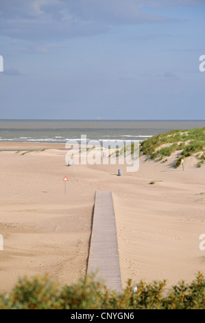 Promenade à plage de sable, vue de la mer du Nord, Pays-Bas, Cadzand Banque D'Images