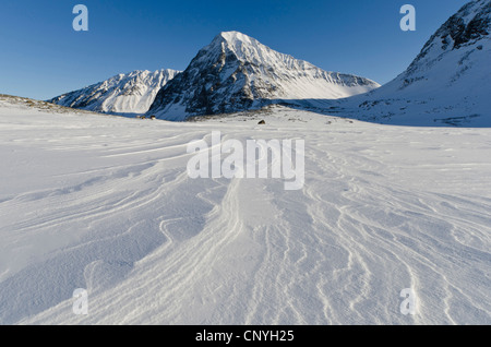 La montagne et la vallée Pyramiden Unna, Reaiddavaggi Kebnekaise est tombé, la Suède, la Laponie, Norrbotten Banque D'Images