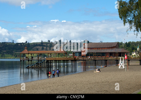 Plage et de la jetée Lago Llanquihue Frutillar Chili Lake District Banque D'Images