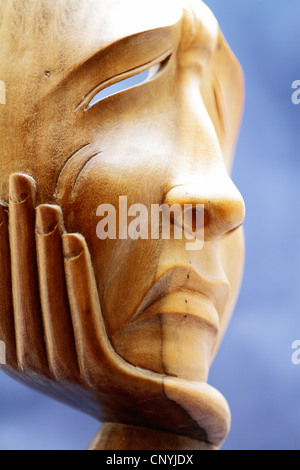 Sculpture en bois exprime la douleur et la déception face à la crise économique mondiale Banque D'Images