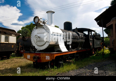 Locomotive à vapeur historique dans le pré d'un musée en plein air, la Zambie Banque D'Images