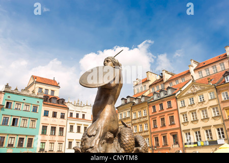 Sites touristiques de Pologne. Place de la vieille ville de Varsovie et le symbole de Varsovie - Mermaid. Banque D'Images