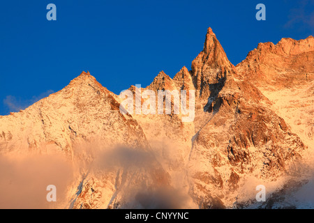 Aiguille de la TSA (3668 m) dans la lumière du matin, Suisse, Valais Banque D'Images