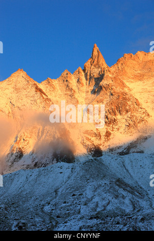 Aiguille de la TSA (3668 m) dans la lumière du matin, Suisse, Valais Banque D'Images