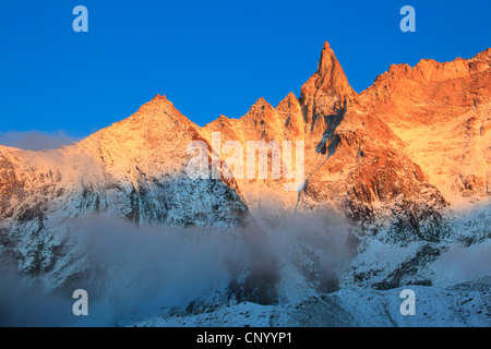 Aiguille de la TSA (3668 m) dans la lumière du matin, Suisse, Valais Banque D'Images