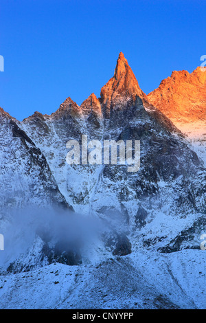 Aiguille de la TSA (3668 m) dans la lumière du matin, Suisse, Valais Banque D'Images