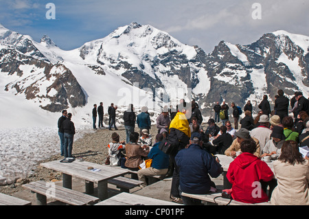 Les gens au sommet de Diavolezza, Suisse Banque D'Images