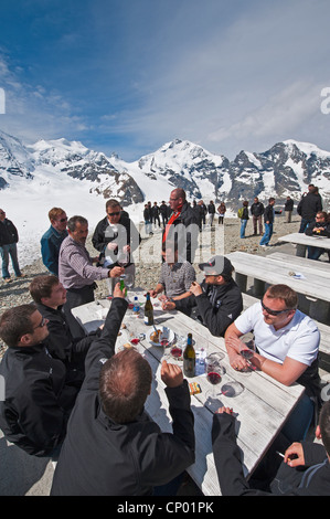 Les gens au sommet de Diavolezza, Suisse Banque D'Images