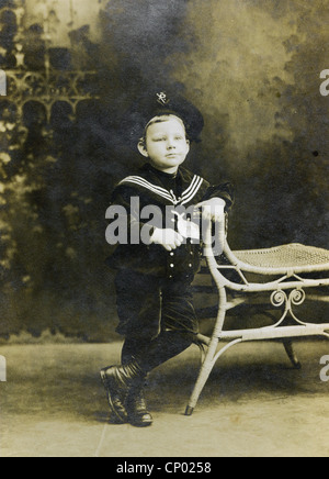 Personnes, enfants, garçon en costume de marin, vers 1900, droits supplémentaires-Clearences-non disponible Banque D'Images