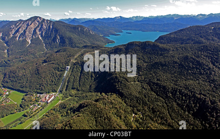 Le lac de Walchensee, centrale hydroélectrique à l'avant-plan, l'Allemagne, la Bavière Banque D'Images