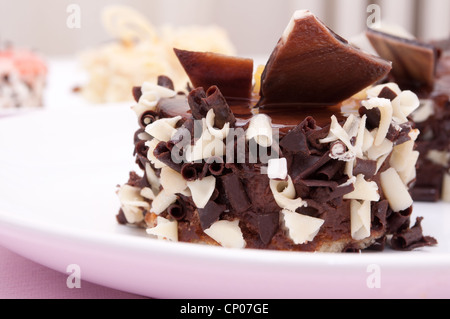 Libre de mini desserts avec des copeaux de chocolat Banque D'Images