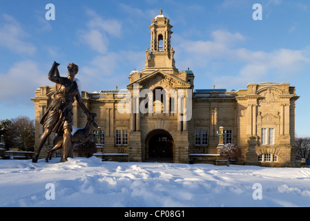 Cartwright Hall Lister Park, Manningham, Bradford, dans la neige. Banque D'Images