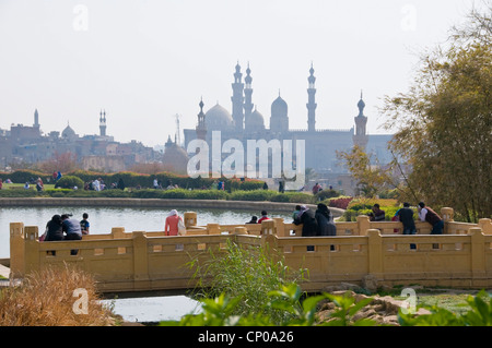 Parc Al Azhar au Caire et citadelle en arrière-plan Banque D'Images