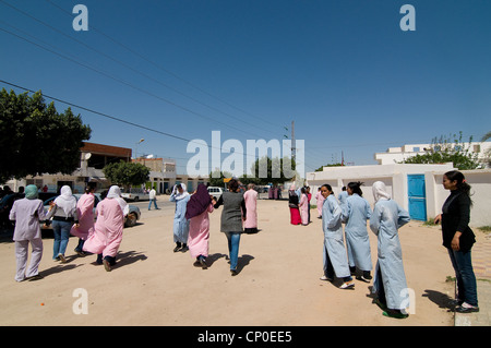 La Tunisie, Sidi Bouzid : 1 000 femmes travaillent dans l'usine de production allemande Steiff jouets pour animaux pour l'Allemagne et d'autres pays Banque D'Images