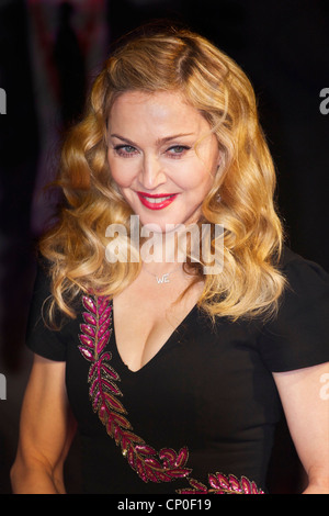Madonna à la première du film de tapis rouge à l'Odeon de Leicester Square, Londres pour ses débuts en W.E. Banque D'Images
