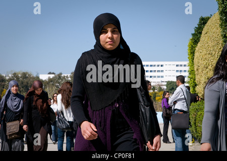 Plus de femmes que d'hommes en Tunisie étude et le chômage parmi les femmes universitaires est plus élevé que chez les hommes. Banque D'Images