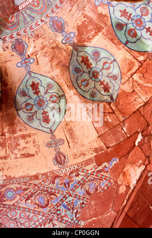 Fatehpur Sikri, l'Inde. Décor floral peint sur le plafond de l'entrée de la salle de prière de la mosquée Jama Masjid (Dargah). Banque D'Images