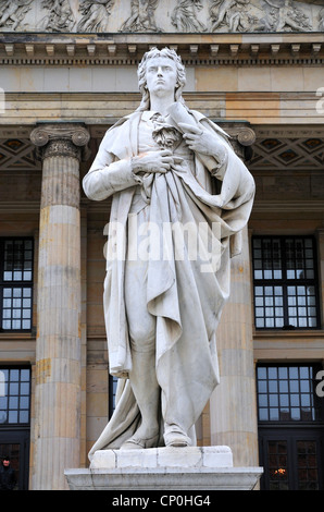 Berlin, Allemagne. Schiller (Reinhold Begas memorial ; 1869) en face de la Konzerthaus de Berlin. Banque D'Images