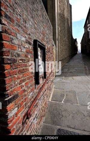 Ruelle avec en perspective de la ville de Durham Banque D'Images