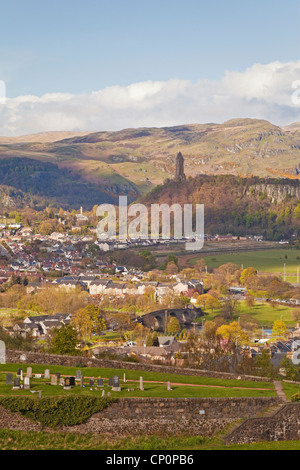 Le Monument William Wallace, l'Auld Brig et les monts Ochil de Stirling Banque D'Images