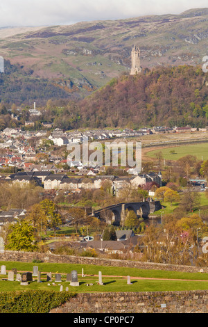 Le Monument William Wallace, l'Auld Brig et les monts Ochil de Stirling Banque D'Images