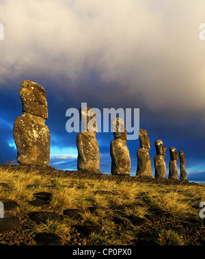 L'île de Pâques, les statues de l'Ahu Akivi, sept Moai Banque D'Images