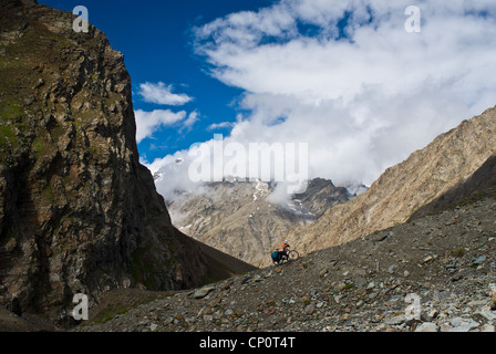 Le vélo de montagne dans l'Himalaya, l'Inde, Ladakh Banque D'Images