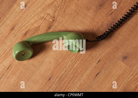 À partir d'un vieux morceau casque vintage téléphone sur un plancher de bois Banque D'Images
