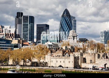 La ville de Londres dont le square mile et la Tour de Londres, Angleterre. Banque D'Images