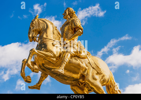 Le Golden Rider est une statue équestre de l'électeur de Saxe et roi de Pologne, Auguste le Fort à Dresde, Saxe, Allemagne. Banque D'Images