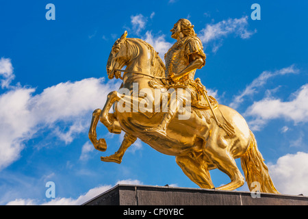 Le Golden Rider est une statue équestre de l'électeur de Saxe et roi de Pologne, Auguste le Fort à Dresde, Saxe, Allemagne. Banque D'Images