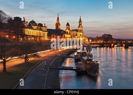Vue sur la vieille ville de nuit, Dresde, Saxe, Allemagne, Europe Banque D'Images