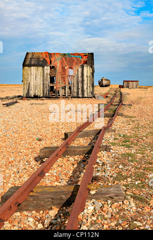 La voie ferroviaire abandonné à Dungeness dans West Kent Banque D'Images