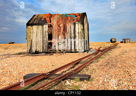 La voie ferroviaire abandonné à Dungeness dans West Kent Banque D'Images