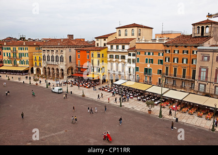 La Piazza Bra, Arena, Vérone, Vénétie, Italie Banque D'Images