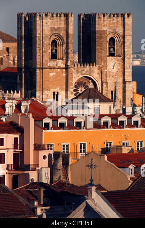 La cathédrale Sé de Lisboa vu de Elevador de Santa Justa, Lisbonne, Portugal Banque D'Images
