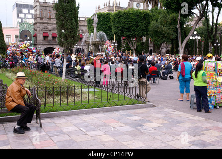 Groupe jouant dans le Zocalo, ville de Puebla, au Mexique. Le centre historique de Puebla est un UNESCO World Heritage Site. Banque D'Images