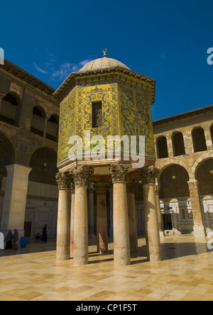 Le dôme de la mosquée des Omeyyades du trésor en cour, Damas, Syrie Banque D'Images