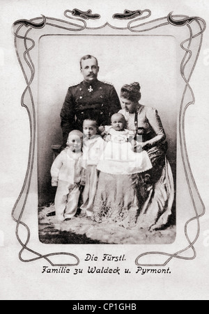 Friedrich, 20.1.1865 - 26.5.1946, Prince de Waldeck et Pyrmont 12.5.1896 - 13.11.1918, avec familiy, carte postale, C. Loewie, Arolsen, 1900, Banque D'Images