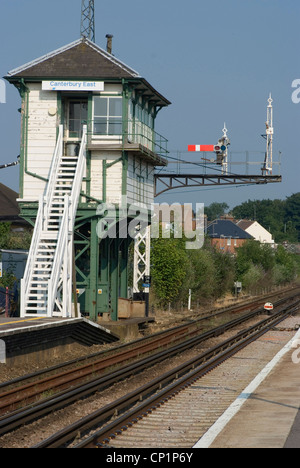 Signal fort à l'ancienne gare de la gare de l'est de Canterbury, Canterbury, Kent, Angleterre Banque D'Images