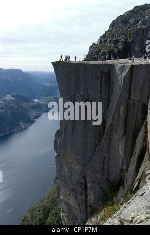 Avis de Lysefjord et Preikestolen (Pulpit Rock) près de Stavanger, Norvège Banque D'Images