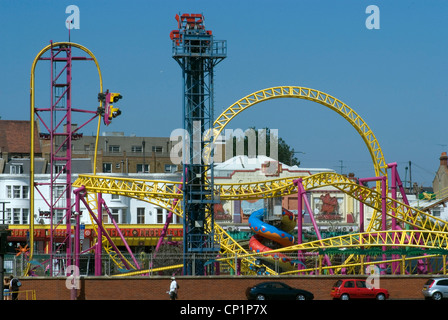 Rage', à sensations fortes au parc d'attractions Adventure Island sur la rive, Southend-on-Sea, Essex, Angleterre Banque D'Images