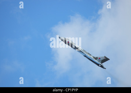 Avro Vulcan Bomber XH558 (enregistrement des aéronefs civils G-VLCN) l'esprit de Grande-Bretagne, volant à Windermere Air Show 2011 Banque D'Images