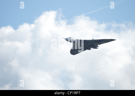 Avro Vulcan Bomber XH558 (enregistrement des aéronefs civils G-VLCN) l'esprit de Grande-Bretagne, volant à Windermere Air Show 2011 Banque D'Images