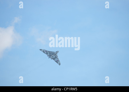 Avro Vulcan Bomber XH558 (enregistrement des aéronefs civils G-VLCN) l'esprit de Grande-Bretagne, volant à Windermere Air Show 2011 Banque D'Images