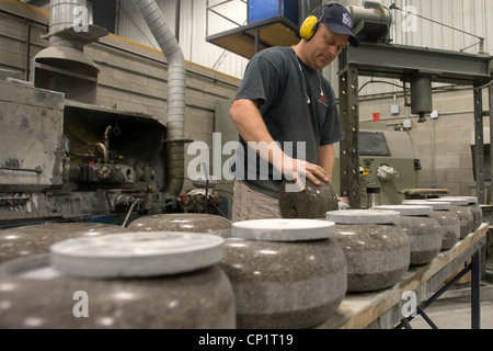 London Ontario, Canada. Pierre de curling canadienne est l'une des deux sociétés à travers le monde que les fabricants et restaure les pierres de curling. Banque D'Images