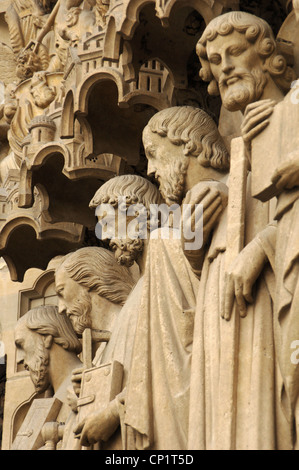 L'art gothique en France. Paris. Notre Dame. Portail du Jugement dernier (c.1230). Apôtres. Paul, Jacques le Majeur, Thomas, Philippe et Jude. Banque D'Images