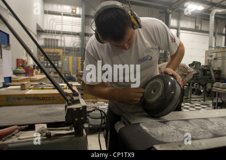 London Ontario, Canada. Pierre de curling canadienne est l'une des deux sociétés à travers le monde que les fabricants et restaure les pierres de curling. Banque D'Images